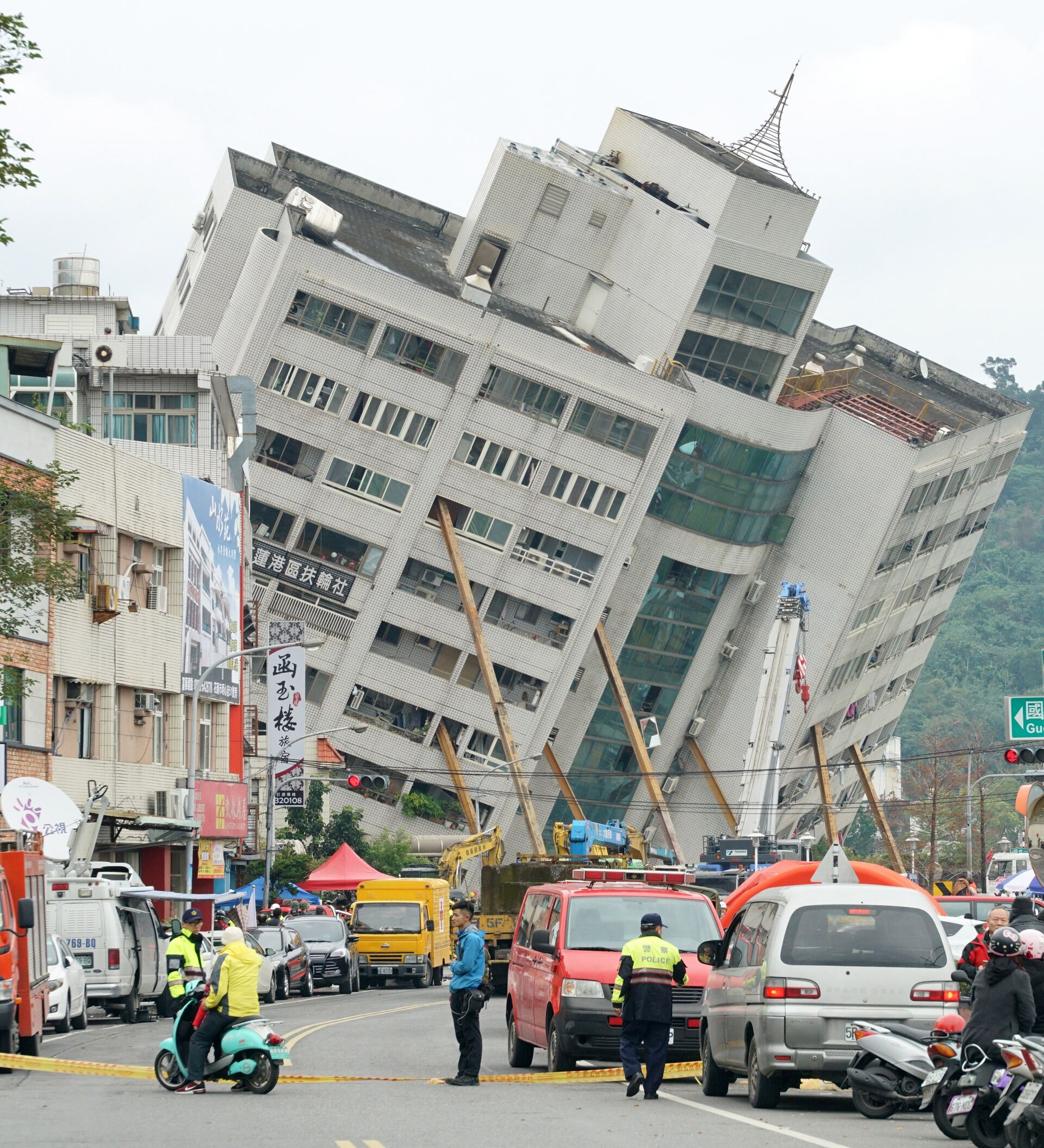 Землетрясение в тайване сейчас. Тайвань всколыхнуло мощное землетрясение. Тайвань землетрясение 2018. Магнитуда землетрясения. Тайвань.