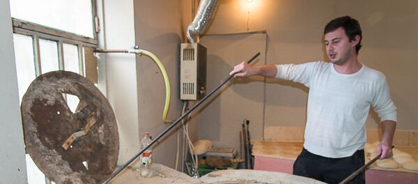 Как делают грузинский хлеб: репортер меняет профессию - Sputnik Грузия