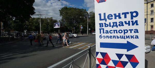 Указатель центра выдачи паспорта болельщика чемпионата мира по футболу-2018 в Калининграде - Sputnik Грузия