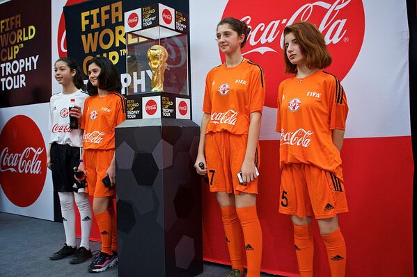 Действующим обладателем трофея является национальная сборная Германии, одержавшая победу на чемпионате мира 2014 года - Sputnik Грузия