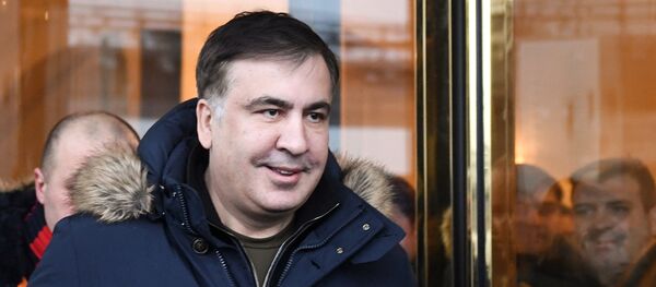 Экс-президент Грузии Михаил Саакашвили покидает отель в Киеве Экс-президент Грузии Михаил Саакашвили покидает отель в Киеве - Sputnik Грузия
