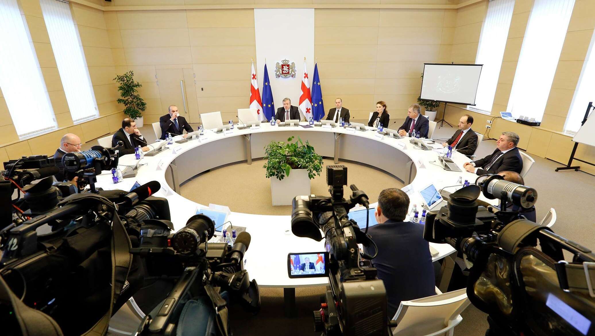 правительство грузии. правительство грузии. правительство грузии. здание администрации грузинского правительства. министерство правительство грузия.