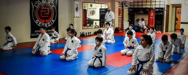 Грузинская школа карате: как тренируются маленькие спортсмены - Sputnik Грузия