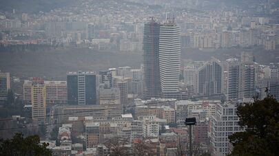 Вид на районы Ваке и Сабуртало города Тбилиси