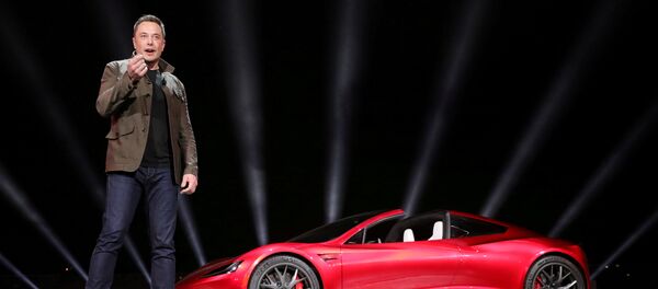 Основатель и директор TESLA Илон Маск на презентации в Калифорнии - Sputnik Грузия