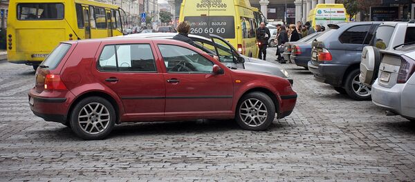 პარკირების წესის დარღვევა მარჯანიშვილის მოედანზე პარკირების წესის დარღვევა მარჯანიშვილის მოედანზე - Sputnik საქართველო