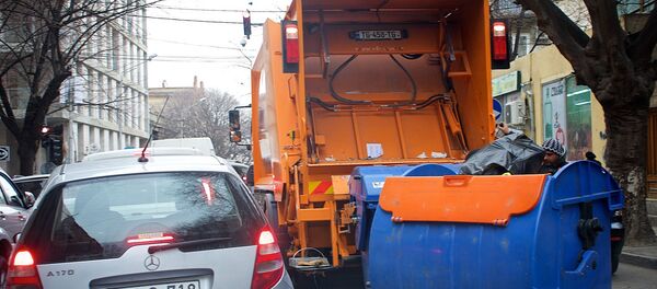 Мусороуборочная машина на улице Палиашвили в районе Ваке - Sputnik Грузия