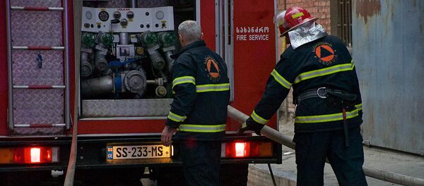 Пожарные на месте ЧП Пожарные на месте ЧП - Sputnik Грузия