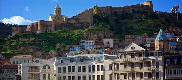 Старый город и крепость Нарикала в центре Тбилиси Старый город и крепость Нарикала в центре Тбилиси - Sputnik Грузия