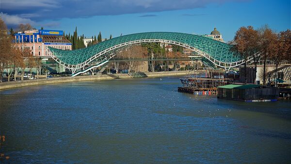 Мост Мира в центре Тбилиси - Sputnik Грузия