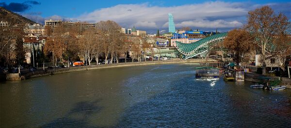 Центр Тбилиси - набережная Куры и мост Мира Центр Тбилиси - набережная Куры и мост Мира - Sputnik Грузия