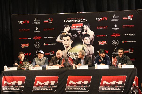 Пресс-конференция перед боем между Раулем Тутараули и Дамиром Исмагуловым Пресс-конференция перед боем между Раулем Тутараули и Дамиром Исмагуловым - Sputnik Грузия