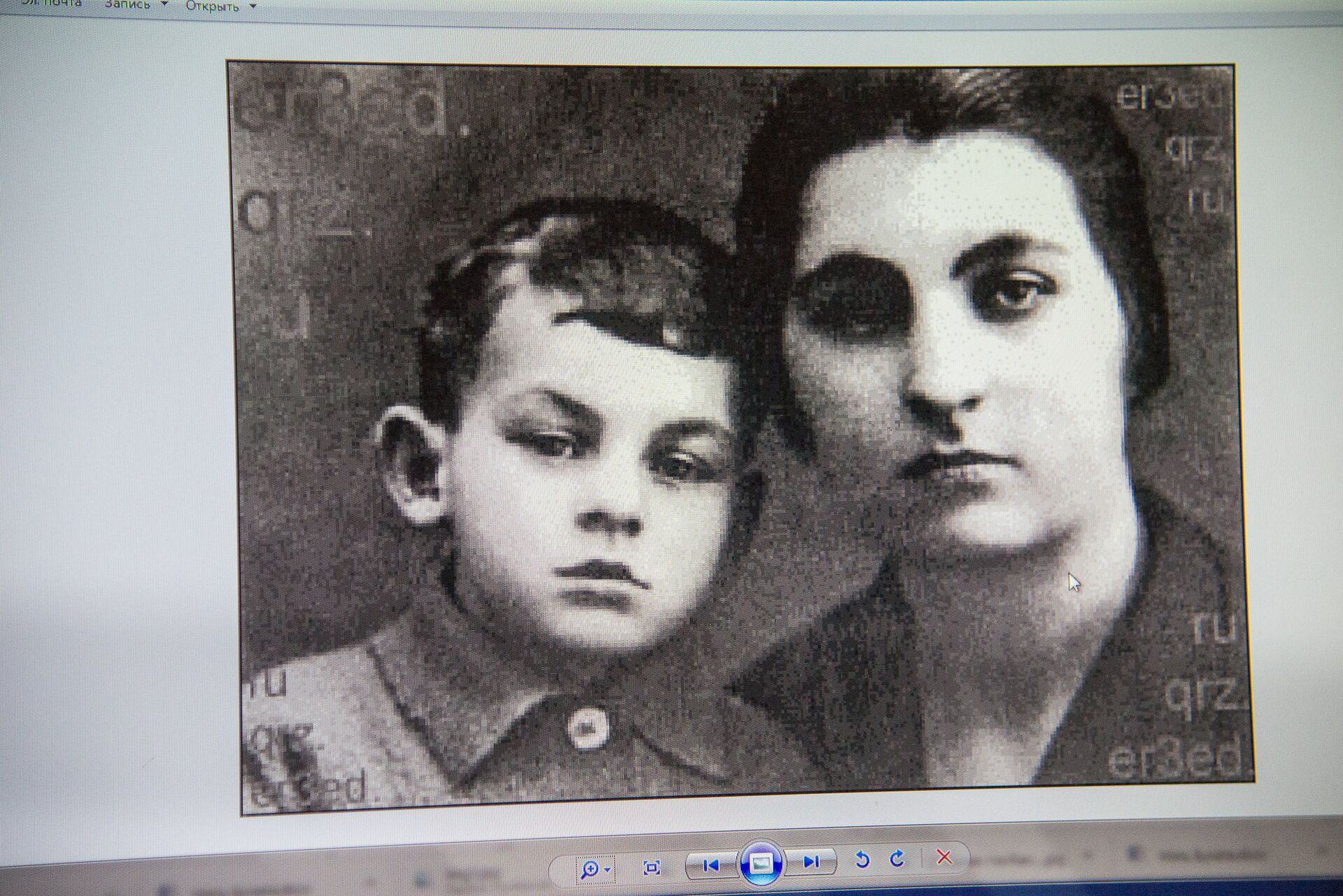 Ашхен Налбандян с маленьким Булатом Окуджава - Sputnik Грузия, 1920, 09.05.2024