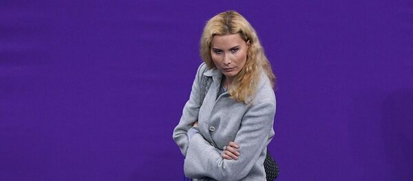 Тренер по фигурному катанию Этери Тутберидзе наблюдает за выступлением Алины Загитовой (Россия) в произвольной программе женского одиночного катания на соревнованиях по фигурному катанию на XXIII зимних Олимпийских играх - Sputnik Грузия