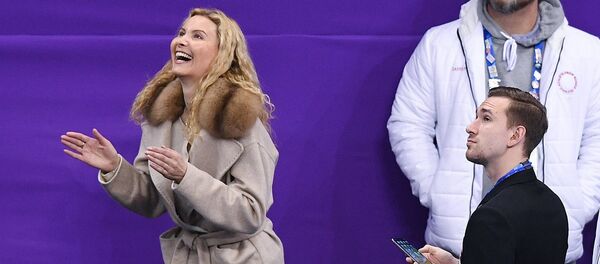 Российский тренер Этери Тутберидзе во время выступления фигуристок в короткой программе женского одиночного катания на соревнованиях по фигурному катанию на XXIII зимних Олимпийских играх - Sputnik Грузия