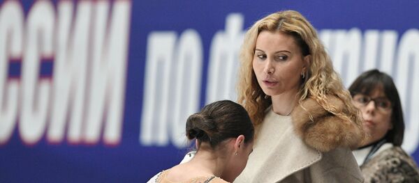 Алина Загитова и тренер Этери Тутберидзе во время прокатов в короткой программе женского одиночного катания на чемпионате России по фигурному катанию в Санкт-Петербурге - Sputnik Грузия