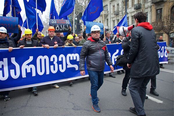 Как считают представители профсоюзов, а также правозащитники, это неоправданное ограничение и неправильная интерпретация международных стандартов труда - Sputnik Грузия