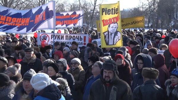 В Риге прошел митинг в защиту русского языка - Sputnik Грузия