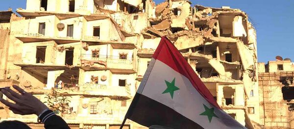 Жители Алеппо после вывода боевиков и членов их семей из восточного Алеппо - Sputnik Грузия