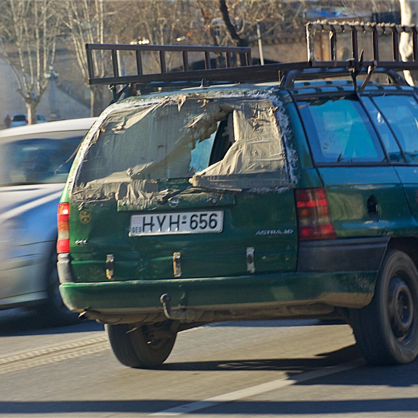 Правительство Грузии должно помочь населению избавиться от старых авто –  экс-депутат - 14.06.2023, Sputnik Грузия