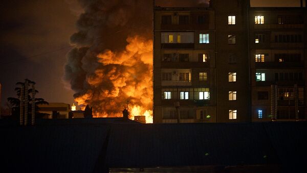 Пожар на продуктово-вещевом рынке в центре Тбилиси - Sputnik Грузия