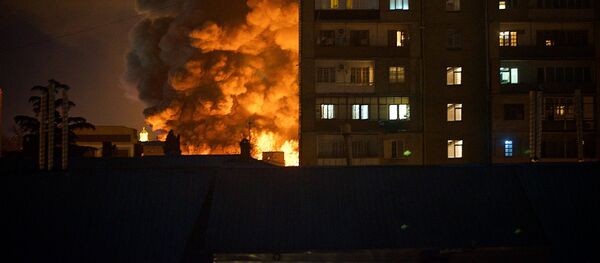 Пожар на продуктово-вещевом рынке в центре Тбилиси - Sputnik Грузия