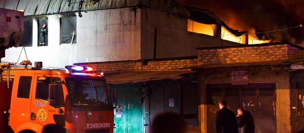 Пожар на продуктово-вещевом рынке в центре Тбилиси - Sputnik Грузия