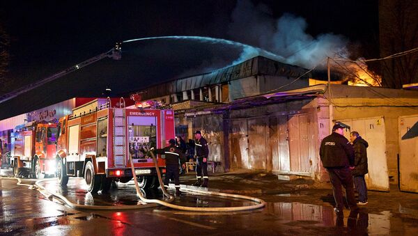 Пожар на продуктово-вещевом рынке в центре Тбилиси - Sputnik Грузия