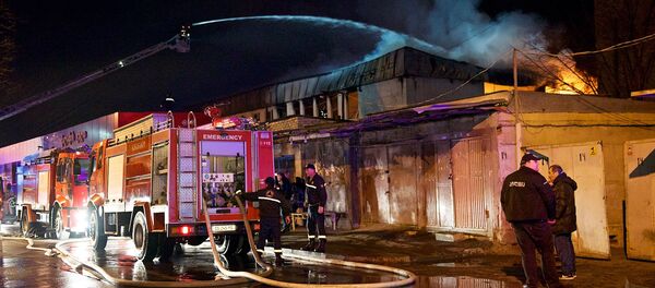 Пожар на продуктово-вещевом рынке в центре Тбилиси - Sputnik Грузия