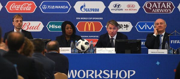 FIFA-ს დეპარტამენტის დირექტორი კოლინ სმიტი, FIFA-ს გენერალური მდივანი ფატმა სამურა, საორგანიზაციო კომიტეტის „რუსეთი-2018“-ის თავმჯდომარე ალექსეი სოროკინი და კრასნოდარის მხარის ვიცეპგუბერნატორი ნიკოლაი დოლუდა. FIFA-ს დეპარტამენტის დირექტორი კოლინ სმიტი, FIFA-ს გენერალური მდივანი ფატმა სამურა, საორგანიზაციო კომიტეტის „რუსეთი-2018“-ის თავმჯდომარე ალექსეი სოროკინი და კრასნოდარის მხარის ვიცეპგუბერნატორი ნიკოლაი დოლუდა. - Sputnik საქართველო