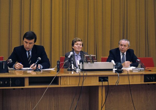 Пресс-конференция Светланы Иосифовны Аллилуевой, дочери Иосифа Сталина и Надежды Аллилуевой, после возвращения в СССР в 1984 году Пресс-конференция Светланы Иосифовны Аллилуевой, дочери Иосифа Сталина и Надежды Аллилуевой, после возвращения в СССР в 1984 году - Sputnik Грузия