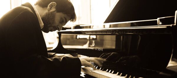 პიანისტი ლუკა ოქროს პიანისტი ლუკა ოქროს - Sputnik საქართველო