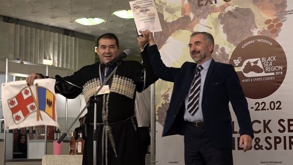 Представителя Грузии наградили на выставке вина в Молдове - видео - Sputnik Грузия
