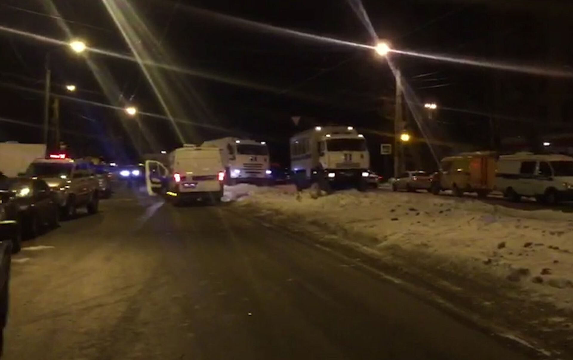 Чп 28 февраля. Стрельба в Казани сегодня час назад видео. В школа и 175 в Казани произошла стрельба есть погибшие.