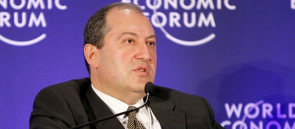 Чрезвычайный и полномочный посол Армении в Великобритании Армен Саркисян - Sputnik Грузия