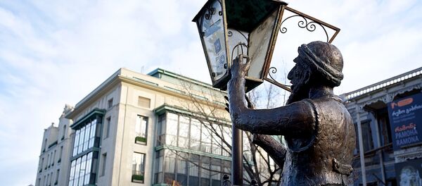 Статуя фонарщика в старом Тбилиси - Sputnik Грузия
