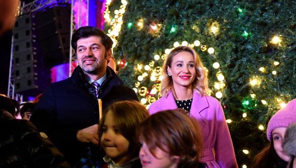 Каха Каладзе у главной новогодней елки Грузии - Sputnik Грузия
