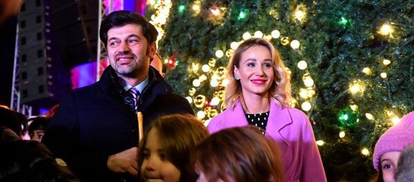 Каха Каладзе у главной новогодней елки Грузии - Sputnik Грузия