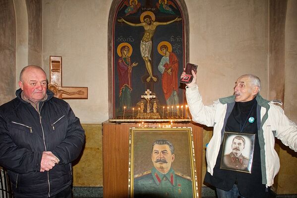 Здесь в церкви они провели панихиду по Иосифу Сталину - Sputnik Грузия