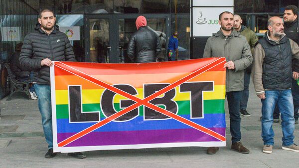 Акция за и против ЛГБТ - Sputnik Грузия