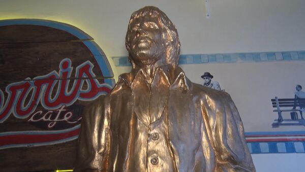 В одном из хорватских кафе установили статую Чака Норриса - Sputnik Грузия