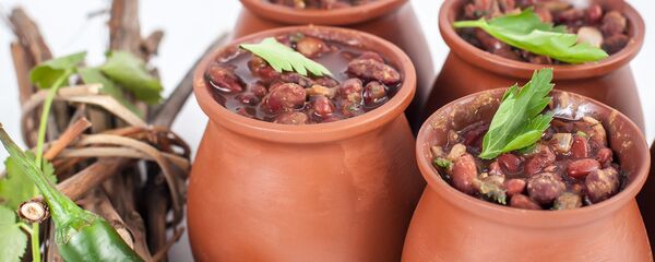 Блюда грузинской кухни, лобио в глиняных горшочках - Sputnik Грузия