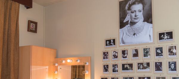 В тбилисском Грибоедовском театре появилась мемориальная гримерка - Sputnik Грузия