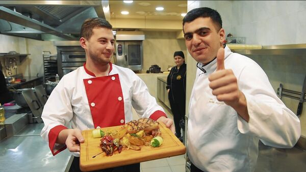 Журналист меняет профессию: как работает повар в грузинском ресторане - Sputnik Грузия