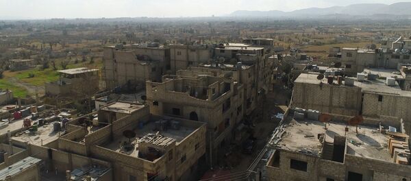 Гуманитарный коридор между Дамаском и Восточной Гутой в районе лагеря беженцев Вафидин в Сирии - Sputnik Грузия