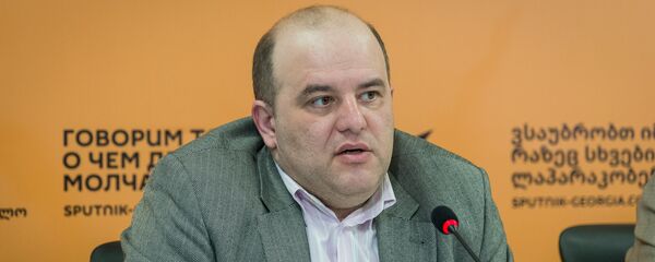 Грузинский эксперт Вахтанг Маисая в пресс-центре Sputnik Грузинский эксперт Вахтанг Маисая в пресс-центре Sputnik - Sputnik Грузия