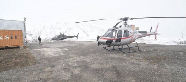 საქართველოს პირველი-ვიცე პრემიერი, ეკონომიკისა და მდგრადი განვითარების მინისტრი დიმიტრი ქუმსიშვილი გუდაურში გაემგზავრა, სადაც დღეს სათხილამურო ტრასაზე, საბაგირო ავარიულად გაჩერდა და უკუსვლით ამოძრავდა საქართველოს პირველი-ვიცე პრემიერი, ეკონომიკისა და მდგრადი განვითარების მინისტრი დიმიტრი ქუმსიშვილი გუდაურში გაემგზავრა, სადაც დღეს სათხილამურო ტრასაზე, საბაგირო ავარიულად გაჩერდა და უკუსვლით ამოძრავდა - Sputnik საქართველო
