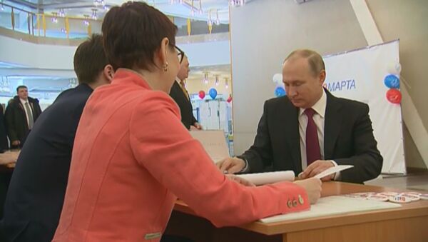 Как Владимир Путин проголосовал на выборах президента РФ - Sputnik Грузия