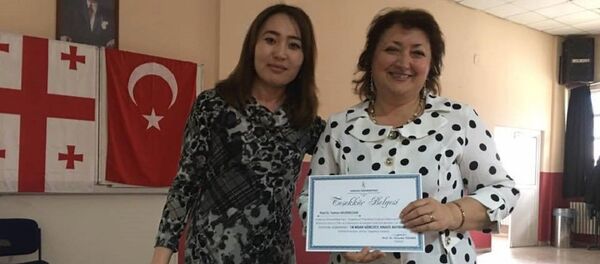 თამარ ხვედელიანი თავის სტუდენტთან ერთად უნივერსიტეტში თამარ ხვედელიანი თავის სტუდენტთან ერთად უნივერსიტეტში - Sputnik საქართველო