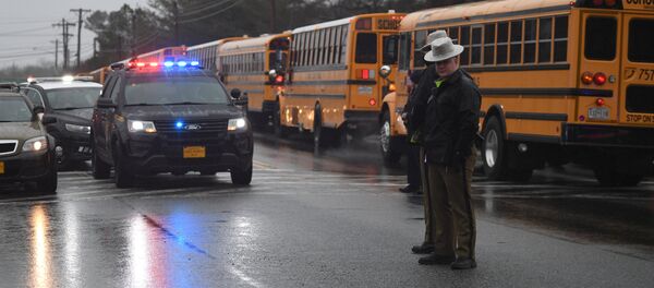 Полицейские у школы в штате Мэриленд, где произошла стрельба - Sputnik Грузия